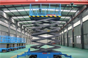 為什么在多雨的夏季，液壓驅(qū)動(dòng)的升降平臺(tái)會(huì)比電動(dòng)驅(qū)動(dòng)的更具優(yōu)勢(shì)？